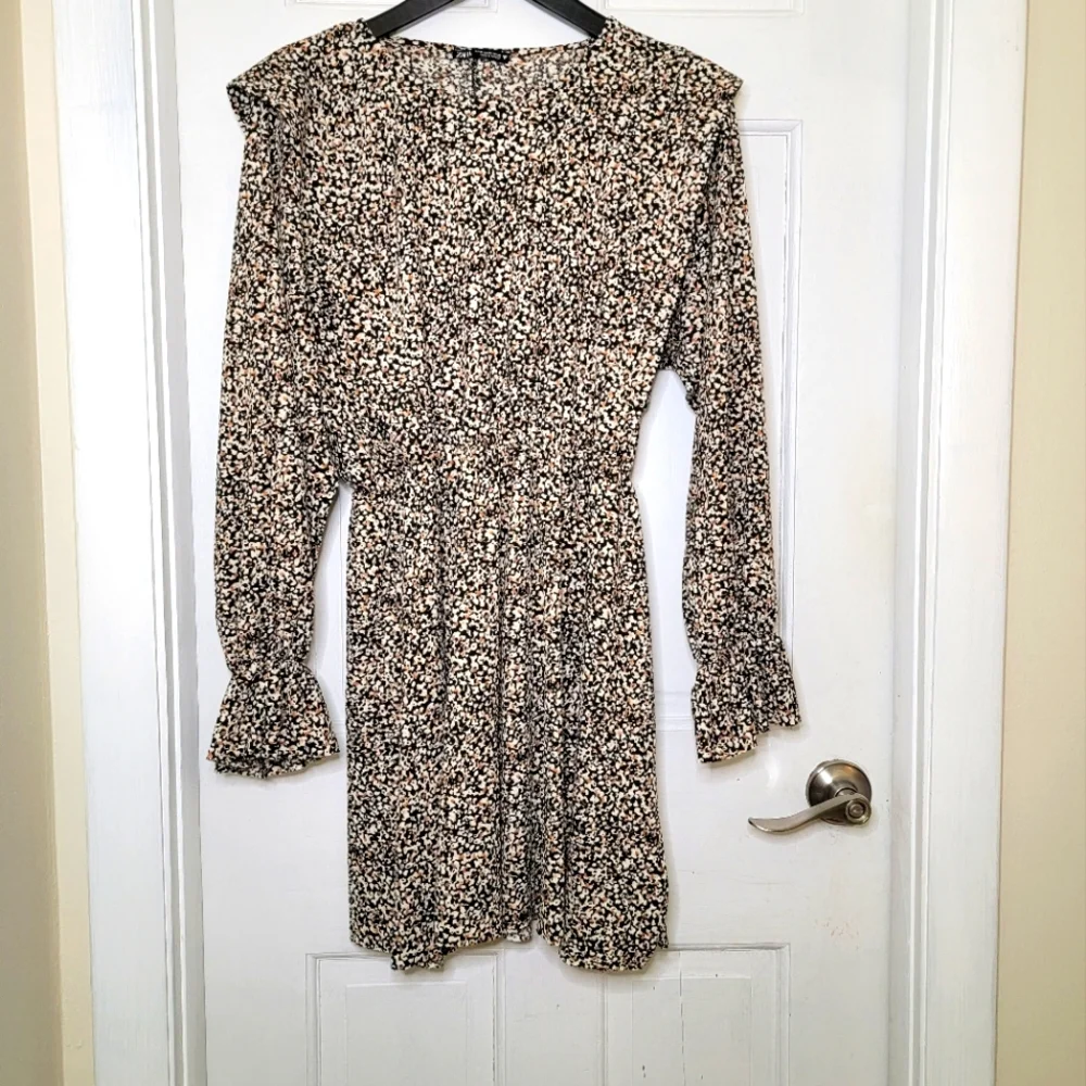 Zara Textured Dress With Ruffles TRF. M. - Picture 2 of 8